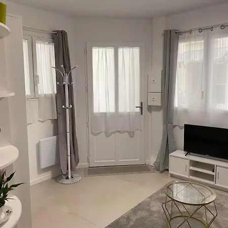 5-minute Walk From Trocadero Apartment